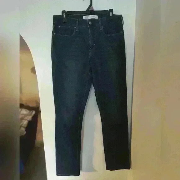 SIGNATURE BY LEVI STRAUSS & CO. Mid rise slim size 31/32 #199 - Picture 1 of 2